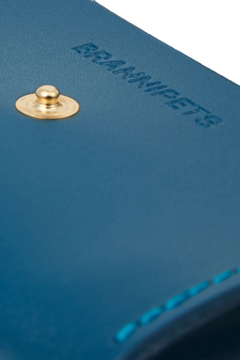 Kotbeuteltasche Nara mit Karabiner in 4 Farben Kotbeuteltasche Nara mit Karabiner in 4 Farben